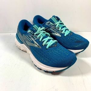 Brooks Adrenalin 19 woman’s running shoe.